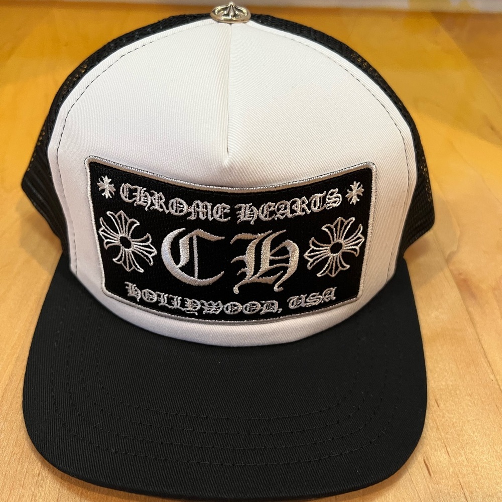 CHROME HEARTS HAT BLACK/WHITE HOLLYWOOD TRUCKER HAT